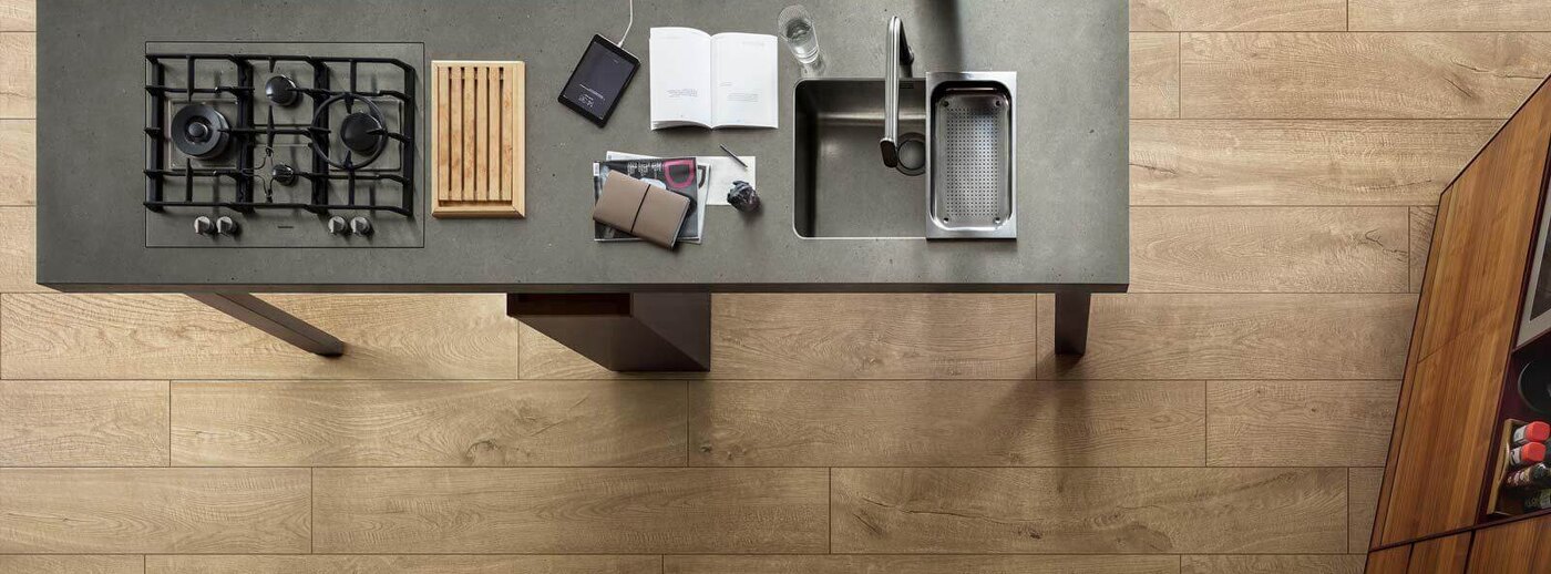Wat is het verschil tussen een houten vloer, houtlook tegels en pvc?
